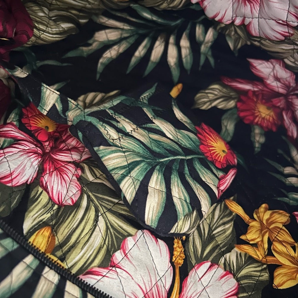 Medium handmade quilted purse w/ built in change purse, tropical floral pattern - Picture 3 of 3